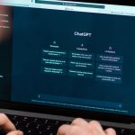 Mais famílias acusam ChatGPT de encorajar suicídios e processam OpenAI