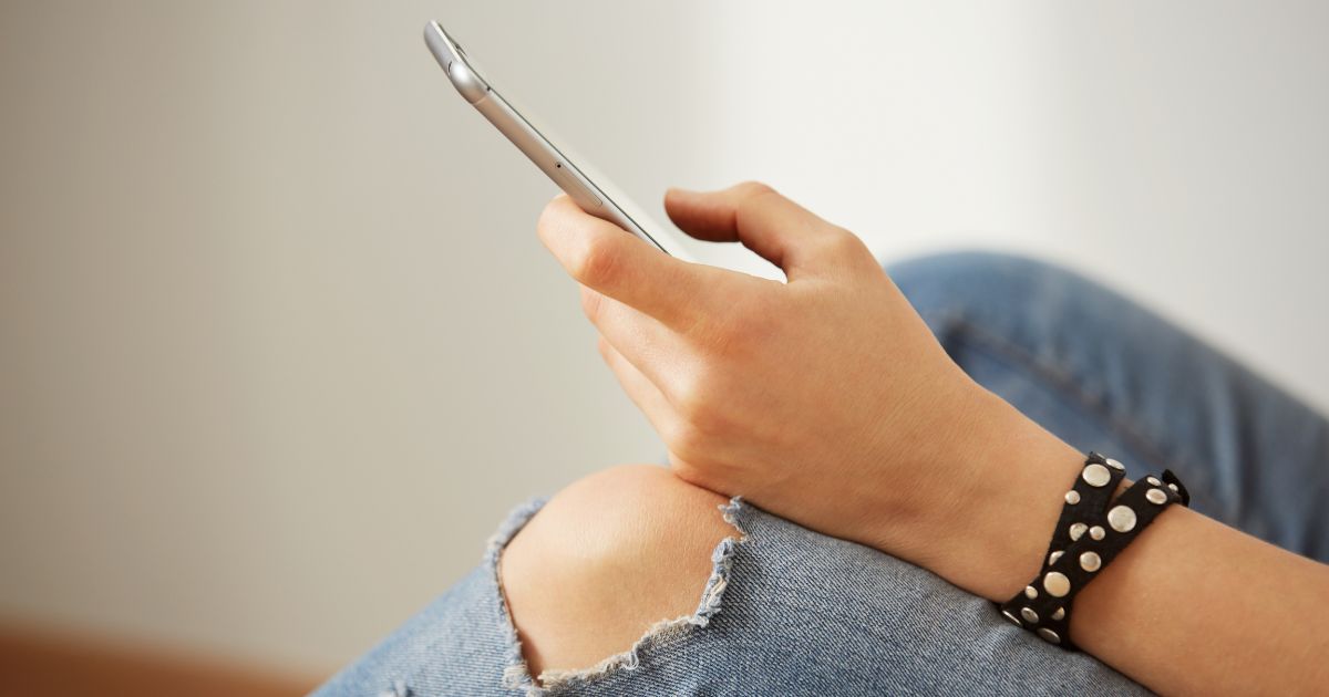 Consulta pública aponta necessidade de verificação de idade mais rígida na internet