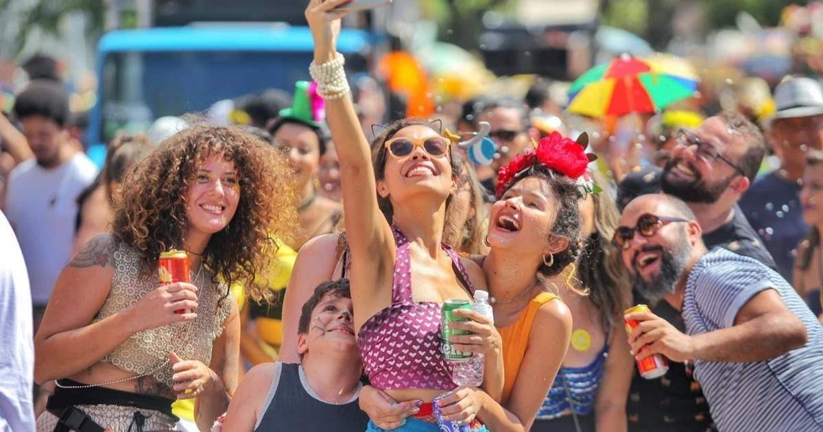 Veja como aproveitar o Carnaval sem prejudicar a imagem profissional
