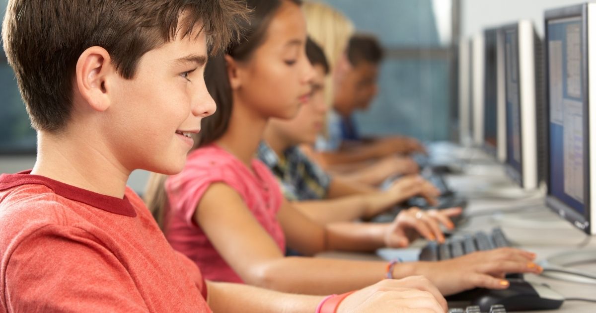 ENEC impulsiona inclusão digital e chega a 99 mil instituições de ensino