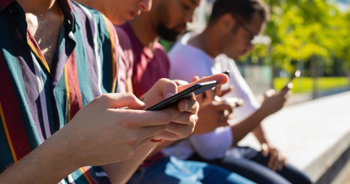 UE prepara lei para combater algoritmos viciantes em redes sociais