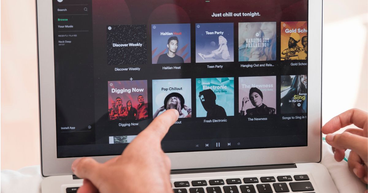 Spotify endurece regras contra spam e retira 50 milhões de faixas de IA