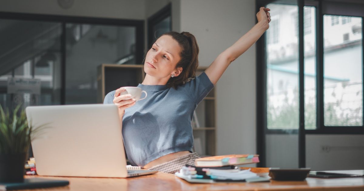 Trabalho remoto favorece relações mais humanas e apoio entre colegas, diz estudo